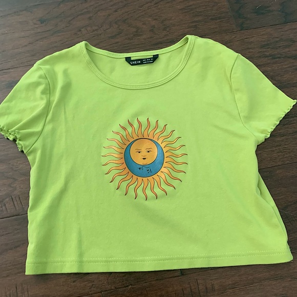 SHEIN Tops - SHEIN Sun And Moon Print Crop Tee size S
